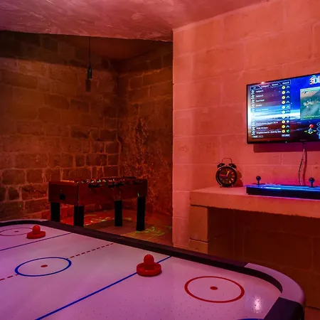 Willa Gozo With Private Pool & Games