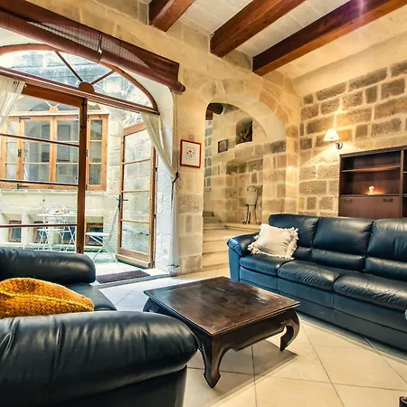 Willa Gozo With Private Pool & Games Sannat