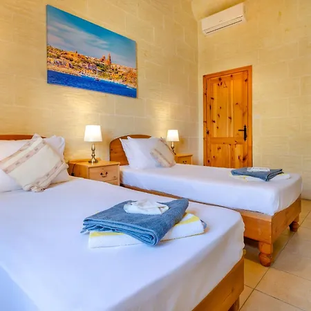 Willa Gozo With Private Pool & Games Sannat