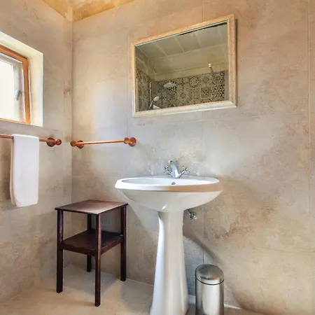 Willa Gozo With Private Pool & Games Sannat